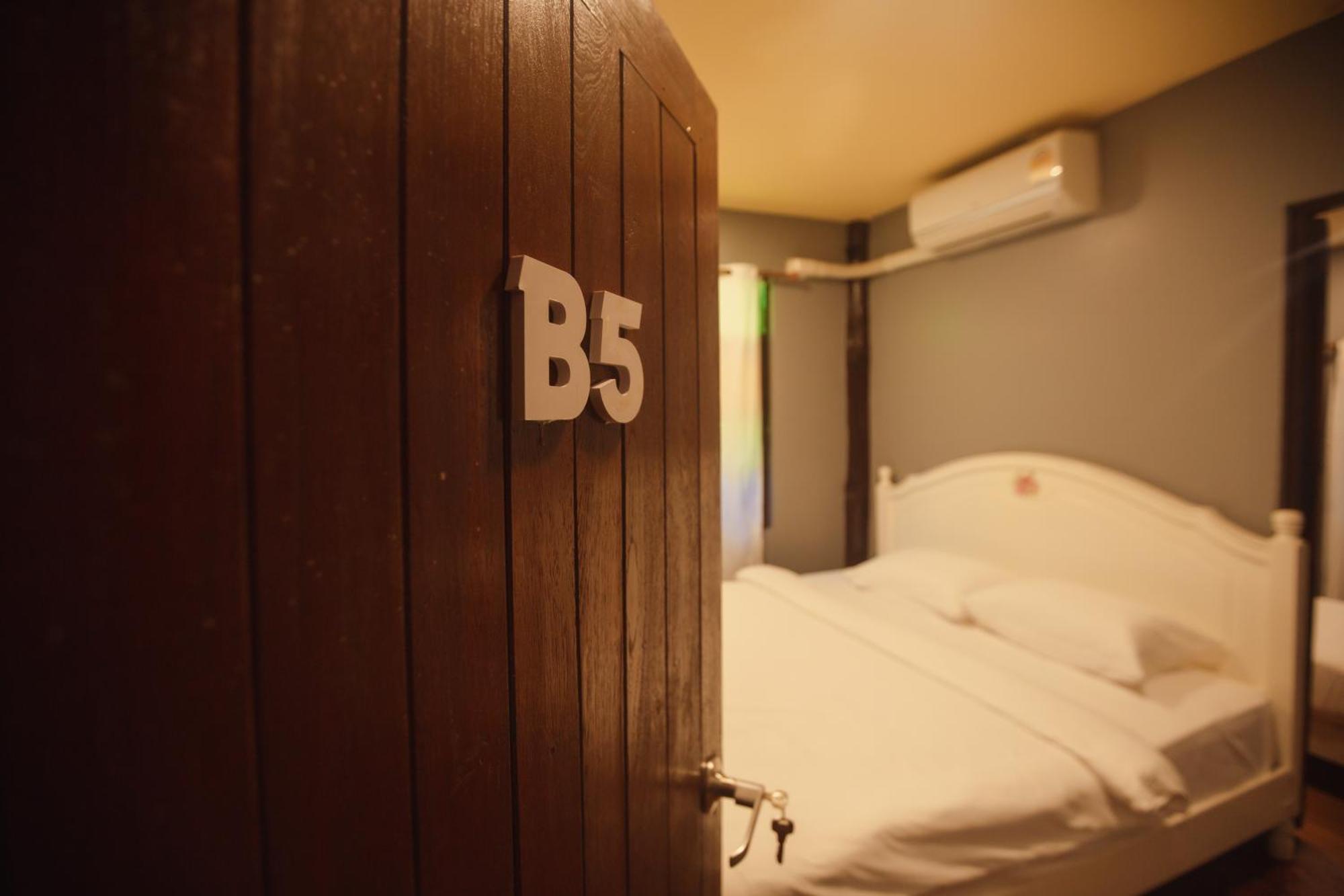 Agga Cnx Hostel Chiang Mai Eksteriør billede